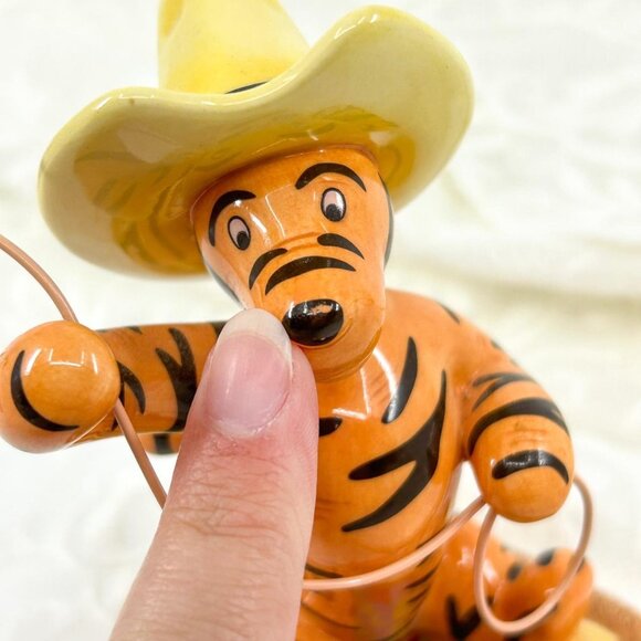 Royal Doulton Tigger Yee Haw (Winnie the Pooh Wild West Collection) Figurine - Picture 7 of 7